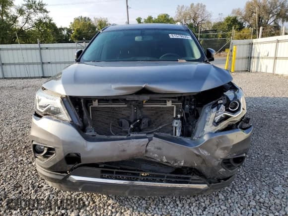 ✅ 2018 Nissan Pathfinder Platinum • VIN: 5N1DR2MM6JC609198 • Lot: 81579035. Wystawiony na Copart z przebiegiem 104 318 mil. Bezpłatny archiwum sprzedaży aukcyjnych z USA i szczegółowy raport historii pojazdu na DreamBid. Zdjęcie 5.