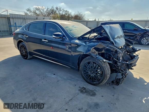 ✅ 2018 Infiniti Q70 Luxe • VIN: JN1BY1PR6JM370670 • Lot: 92944605. Listed on Copart with 189,604 mi. Free auction sales archive from the USA and detailed vehicle history report at DreamBid. Image 4.