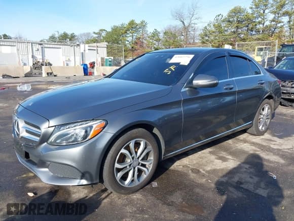 ✅ 2017 Mercedes-Benz C 300 • VIN: 55SWF4KB6HU198528 • Lot: 43802756. Wystawiony na IAAI z przebiegiem 101 130 mil. Bezpłatny archiwum sprzedaży aukcyjnych z USA i szczegółowy raport historii pojazdu na DreamBid. Zdjęcie 17.