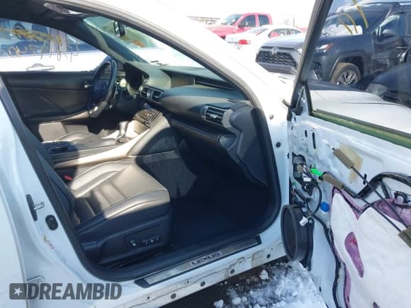 ✅ 2014 Lexus IS 250 • VIN: JTHCF1D21E5015001 • Lot: 43819740. Wystawiony na IAAI z przebiegiem 90 509 mil. Bezpłatny archiwum sprzedaży aukcyjnych z USA i szczegółowy raport historii pojazdu na DreamBid. Zdjęcie 5.