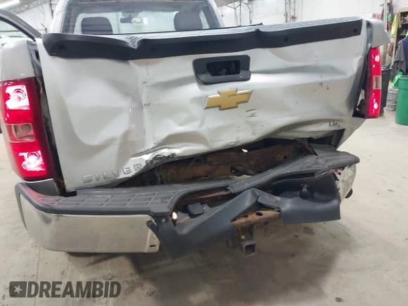 ✅ 2013 Chevrolet Silverado 1500 Work Truck • VIN: 1GCNKPE03DZ299311 • Lot: 42930967. Wystawiony na IAAI z przebiegiem 235 689 mil. Bezpłatny archiwum sprzedaży aukcyjnych z USA i szczegółowy raport historii pojazdu na DreamBid. Zdjęcie 6.