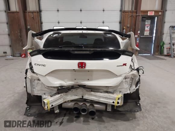 ✅ 2018 Honda Civic Type R Touring • VIN: SHHFK8G7XJU200276 • Lot: 43490572. Wystawiony na IAAI z przebiegiem 145 369 mil. Bezpłatny archiwum sprzedaży aukcyjnych z USA i szczegółowy raport historii pojazdu na DreamBid. Zdjęcie 16.