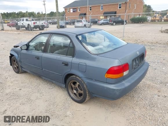 ✅ 1996 Honda Civic DX • VIN: 2HGEJ6621TH552638 • Lot: 43428395. Wystawiony na IAAI z przebiegiem 298 492 mil. Bezpłatny archiwum sprzedaży aukcyjnych z USA i szczegółowy raport historii pojazdu na DreamBid. Zdjęcie 3.