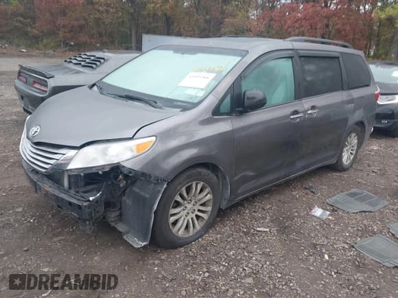 ✅ 2016 Toyota Sienna XLE • VIN: 5TDYK3DC1GS693591 • Lot: 43594366. Wystawiony na IAAI z przebiegiem 170 818 mil. Bezpłatny archiwum sprzedaży aukcyjnych z USA i szczegółowy raport historii pojazdu na DreamBid. Zdjęcie 17.