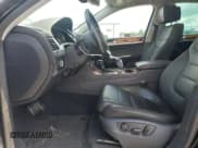 ✅ 2011 Volkswagen Touareg • VIN: WVGFG9BP5BD002225 • Lot: 59926795. Wystawiony na Copart z przebiegiem 154 212 mil. Bezpłatny archiwum sprzedaży aukcyjnych z USA i szczegółowy raport historii pojazdu na DreamBid. Zdjęcie 7.