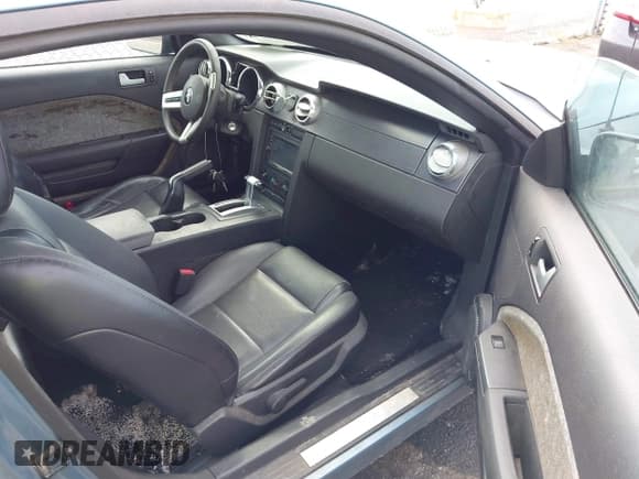 ✅ 2007 Ford Mustang Deluxe • VIN: 1ZVFT80N575289186 • Лот: 43867002. Опубликован ранее на IAAI с пробегом 200 576 миль. Бесплатный доступ к архиву аукционных продаж из США и подробный отчёт об истории автомобиля на DreamBid. Изображение 5.