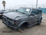 ✅ 2023 Ford Bronco • VIN: 1FMEE5DP6PLB44068 • Lot: 42034403. Wystawiony na IAAI z przebiegiem 5 858 mil. Bezpłatny archiwum sprzedaży aukcyjnych z USA i szczegółowy raport historii pojazdu na DreamBid. Zdjęcie 2.