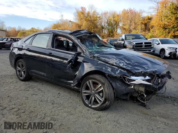 ✅ 2024 Volkswagen Jetta SE • VIN: 3VW7M7BU6RM050159 • Lot: 90119255. Wystawiony na Copart z przebiegiem 44 097 mil. Bezpłatny archiwum sprzedaży aukcyjnych z USA i szczegółowy raport historii pojazdu na DreamBid. Zdjęcie 4.