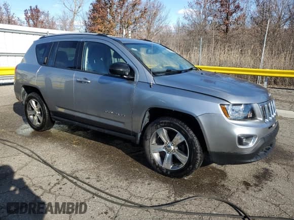 ✅ 2016 Jeep Compass Sport • VIN: 1C4NJDBB4GD646511 • Lot: 93096655. Wystawiony na Copart z przebiegiem 138 126 mil. Bezpłatny archiwum sprzedaży aukcyjnych z USA i szczegółowy raport historii pojazdu na DreamBid. Zdjęcie 4.
