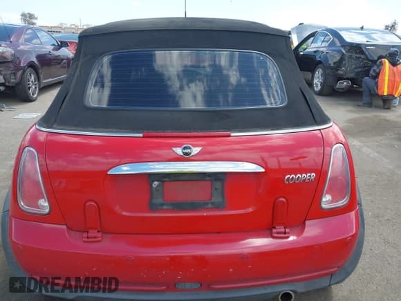 ✅ 2007 MINI Convertible • VIN: WMWRF335X7TG16764 • Lot: 42258381. Listed on IAAI with 129,416 mi. Free auction sales archive from the USA and detailed vehicle history report at DreamBid. Image 16.