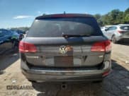 ✅ 2012 Volkswagen Touareg Lux • VIN: WVGEF9BP1CD008944 • Lot: 81914215. Wystawiony na Copart z przebiegiem 130 495 mil. Bezpłatny archiwum sprzedaży aukcyjnych z USA i szczegółowy raport historii pojazdu na DreamBid. Zdjęcie 6.
