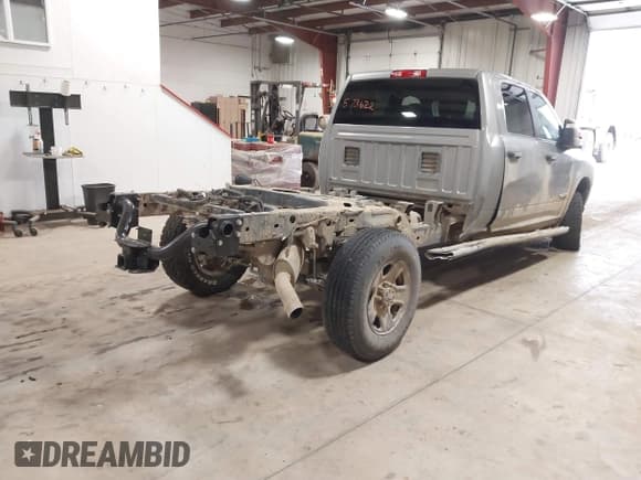 ✅ 2023 Ram 2500 Big Horn • VIN: 3C6UR5JJXPG586831 • Lot: 41573622. Wystawiony na IAAI z przebiegiem 66 510 mil. Bezpłatny archiwum sprzedaży aukcyjnych z USA i szczegółowy raport historii pojazdu na DreamBid. Zdjęcie 4.
