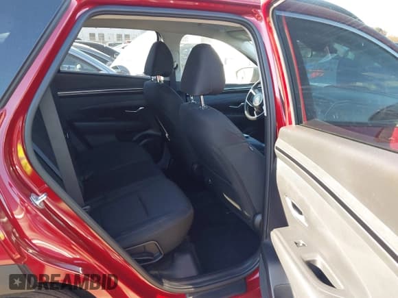 ✅ 2024 Hyundai Tucson SEL • VIN: 5NMJBCDE3RH407829 • Lot: 43636932. Listed on IAAI with 33,979 mi. Free auction sales archive from the USA and detailed vehicle history report at DreamBid. Image 8.