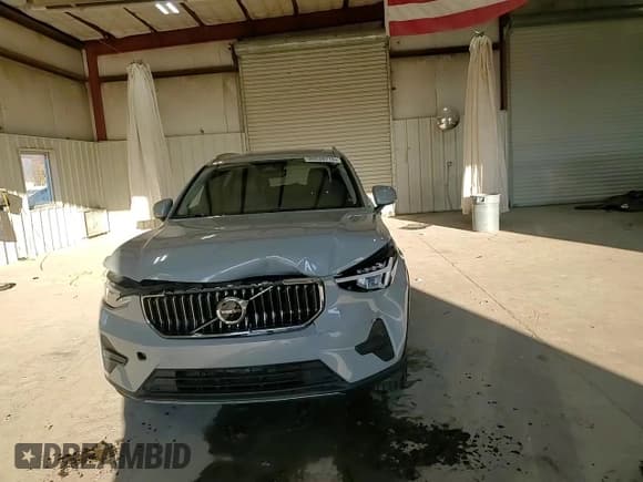 ✅ 2024 Volvo XC40 Core Bright Theme • VIN: YV4L12UK1R2284609 • Лот: 90539715. Опубликован ранее на Copart с пробегом Не указан. Бесплатный доступ к архиву аукционных продаж из США и подробный отчёт об истории автомобиля на DreamBid. Изображение 14.