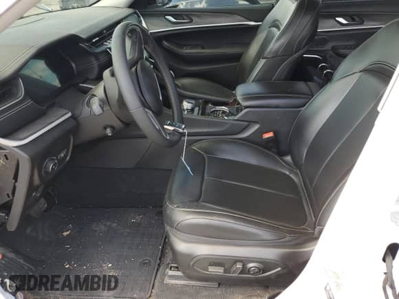 2023 Jeep Grand Cherokee Limited with VIN 1C4RJKBG9P8863708, listed as a Copart auction lot 70349925 with 31,560 mi miles and Salvage title. Bid and sale history available at DreamBid. Image 7.