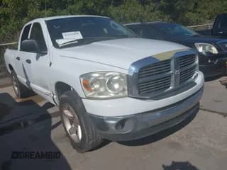 ✅ 2007 Dodge 1500 ST • VIN: 1D7HA18P57S152061 • Lot: 43552018. Wystawiony na IAAI z przebiegiem 367 024 mil. Bezpłatny archiwum sprzedaży aukcyjnych z USA i szczegółowy raport historii pojazdu na DreamBid. Zdjęcie 1.