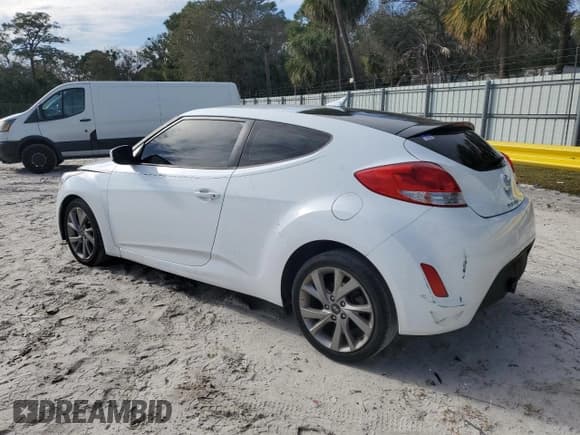 ✅ 2017 Hyundai Veloster Value Edition • VIN: KMHTC6AD1HU312577 • Lot: 42742185. Wystawiony na Copart z przebiegiem 54 370 mil. Bezpłatny archiwum sprzedaży aukcyjnych z USA i szczegółowy raport historii pojazdu na DreamBid. Zdjęcie 2.