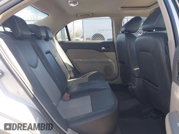 ✅ 2010 Mercury Milan Hybrid • VIN: 3MEDM0L37AR645773 • Lot: 41692785. Listed on IAAI with 99,510 mi. Free auction sales archive from the USA and detailed vehicle history report at DreamBid. Image 8.