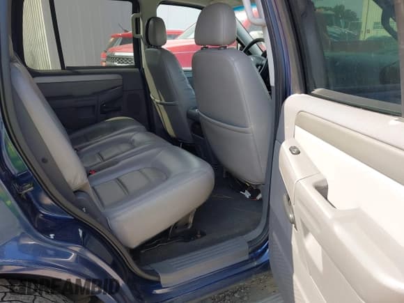 ✅ 2005 Ford Explorer XLT • VIN: 1FMZU73E15UB00924 • Лот: 41991317. Опубликован ранее на IAAI с пробегом 210 092 миль. Бесплатный доступ к архиву аукционных продаж из США и подробный отчёт об истории автомобиля на DreamBid. Изображение 8.