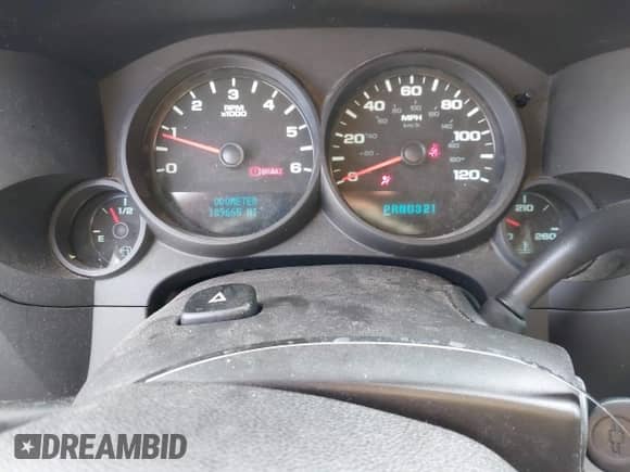 2011 Chevrolet Silverado 1500 Work Truck z VIN 1GCRKPEA4BZ201510, wystawiony jako IAAI lot #43253547 z przebiegiem 189 665 mil mil oraz . Historia ofert i sprzedaży dostępna na DreamBid. Obrazek 7.