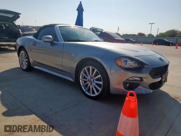 ✅ 2017 FIAT 124 Spider Classica • VIN: JC1NFAEK1H0130365 • Lot: 80670035. Wystawiony na Copart z przebiegiem 46 762 mil. Bezpłatny archiwum sprzedaży aukcyjnych z USA i szczegółowy raport historii pojazdu na DreamBid. Zdjęcie 4.