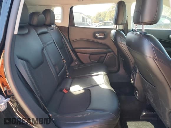 ✅ 2018 Jeep Compass Latitude • VIN: 3C4NJDBB6JT450779 • Lot: 82527675. Listed on Copart with 40,343 mi. Free auction sales archive from the USA and detailed vehicle history report at DreamBid. Image 11.