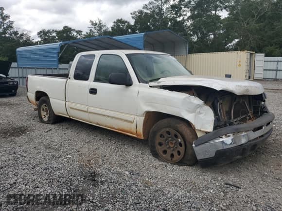 ✅ 2006 Chevrolet Silverado 1500 LS • VIN: 2GCEC19T561153423 • Лот: 84610645. Опубликован ранее на Copart с пробегом 303 107 миль. Бесплатный доступ к архиву аукционных продаж из США и подробный отчёт об истории автомобиля на DreamBid. Изображение 4.