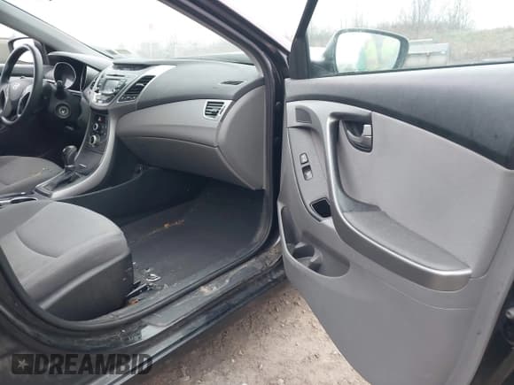 ✅ 2016 Hyundai Elantra SE • VIN: 5NPDH4AE2GH757930 • Lot: 43762135. Wystawiony na IAAI z przebiegiem 121 803 mil. Bezpłatny archiwum sprzedaży aukcyjnych z USA i szczegółowy raport historii pojazdu na DreamBid. Zdjęcie 5.