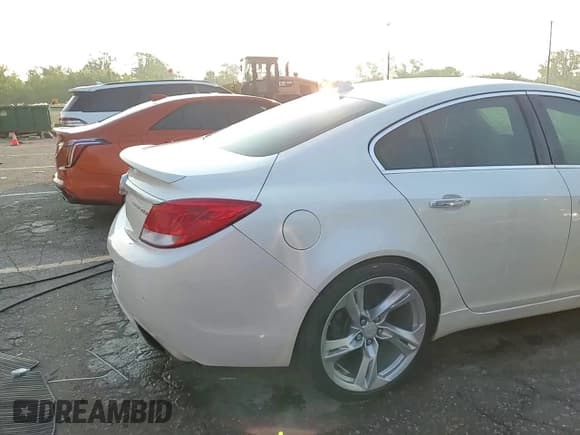 ✅ 2013 Buick Regal GS • VIN: 2G4GV5GV9D9231291 • Lot: 68926165. Listed on Copart with 171,236 mi. Free auction sales archive from the USA and detailed vehicle history report at DreamBid. Image 13.