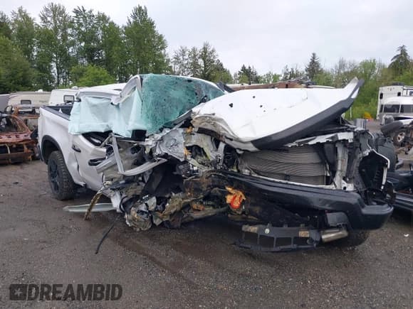 ✅ 2022 Chevrolet Silverado 1500 LT Trail Boss • VIN: 3GCUDFED0NG647859 • Lot: 42234833. Wystawiony na IAAI z przebiegiem Nie podano. Bezpłatny archiwum sprzedaży aukcyjnych z USA i szczegółowy raport historii pojazdu na DreamBid. Zdjęcie 6.