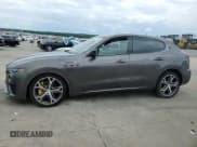 ✅ 2022 Maserati Levante Modena S • VIN: ZN661ZUM4NX393104 • Лот: 54906085. Опубликован ранее на Copart с пробегом 11 800 миль. Бесплатный доступ к архиву аукционных продаж из США и подробный отчёт об истории автомобиля на DreamBid. Изображение 14.