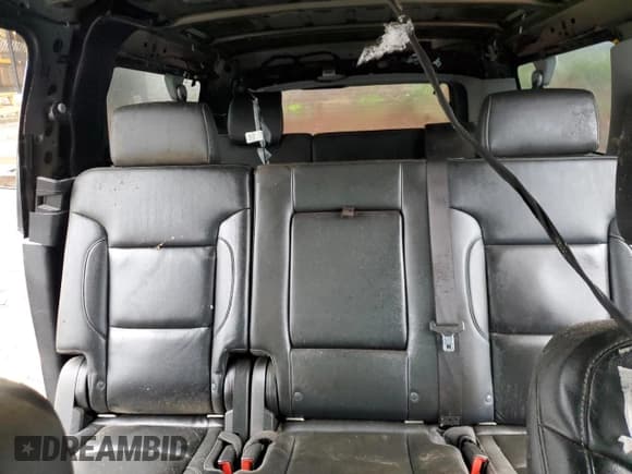 ✅ 2018 Chevrolet Suburban LT • VIN: 1GNSKHKC2JR134022 • Lot: 72323744. Wystawiony na Copart z przebiegiem Nie podano. Bezpłatny archiwum sprzedaży aukcyjnych z USA i szczegółowy raport historii pojazdu na DreamBid. Zdjęcie 10.