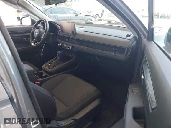 ✅ 2024 Honda CR-V LX • VIN: 2HKRS3H20RH310612 • Lot: 42878638. Wystawiony na IAAI z przebiegiem 15 243 mil. Bezpłatny archiwum sprzedaży aukcyjnych z USA i szczegółowy raport historii pojazdu na DreamBid. Zdjęcie 5.