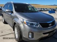 ✅ 2014 Kia Sorento LX • VIN: 5XYKTDA61EG518128 • Lot: 84247955. Wystawiony na Copart z przebiegiem 106 951 mil. Bezpłatny archiwum sprzedaży aukcyjnych z USA i szczegółowy raport historii pojazdu na DreamBid. Zdjęcie 15.