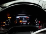 ✅ 2020 Honda CR-V LX • VIN: 2HKRW2H25LH623984 • Lot: 58554065. Wystawiony na Copart z przebiegiem 74 367 mil. Bezpłatny archiwum sprzedaży aukcyjnych z USA i szczegółowy raport historii pojazdu na DreamBid. Zdjęcie 9.