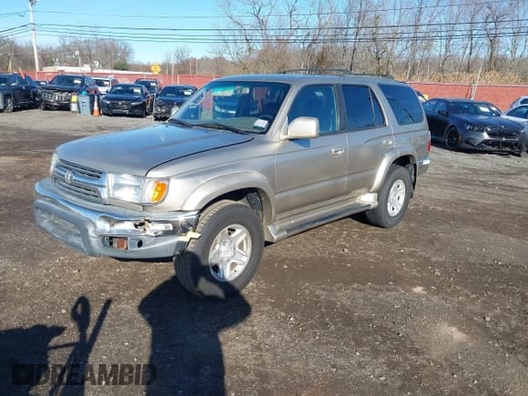 ✅ 2001 Toyota 4Runner SR5 • VIN: JT3HN86R010347164 • Lot: 43833379. Wystawiony na IAAI z przebiegiem 204 882 mil. Bezpłatny archiwum sprzedaży aukcyjnych z USA i szczegółowy raport historii pojazdu na DreamBid. Zdjęcie 2.