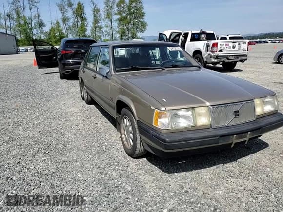 ✅ 1994 Volvo 940 • VIN: YV1JS8707R1147226 • Lot: 54852535. Wystawiony na Copart z przebiegiem 255 126 mil. Bezpłatny archiwum sprzedaży aukcyjnych z USA i szczegółowy raport historii pojazdu na DreamBid. Zdjęcie 13.