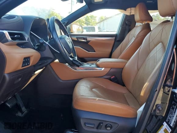 ✅ 2022 Toyota Highlander Hybrid Platinum • VIN: 5TDEBRCH9NS084863 • Lot: 70062805. Wystawiony na Copart z przebiegiem 34 944 mil. Bezpłatny archiwum sprzedaży aukcyjnych z USA i szczegółowy raport historii pojazdu na DreamBid. Zdjęcie 7.