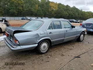 ✅ 1990 Mercedes-Benz 300 SE • VIN: WDBCA24D8LA508779 • Лот: 90486405. Опубликован ранее на Copart с пробегом 120 789 миль. Бесплатный доступ к архиву аукционных продаж из США и подробный отчёт об истории автомобиля на DreamBid. Изображение 3.