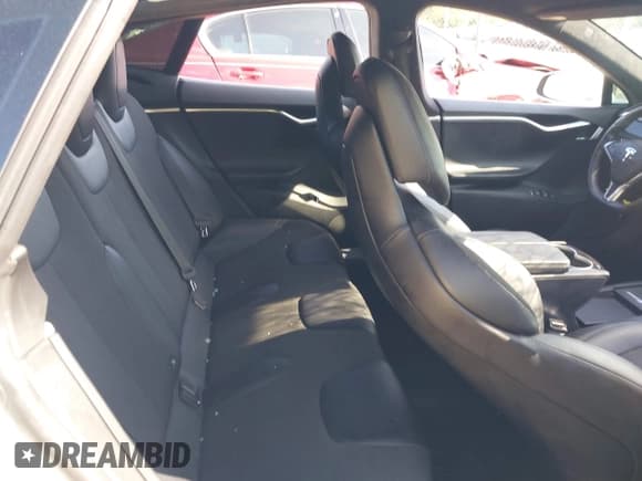 ✅ 2017 Tesla Model S 100D • VIN: 5YJSA1E27HF188034 • Lot: 42879858. Wystawiony na IAAI z przebiegiem Nie podano. Bezpłatny archiwum sprzedaży aukcyjnych z USA i szczegółowy raport historii pojazdu na DreamBid. Zdjęcie 8.