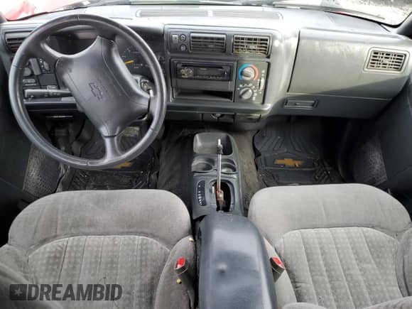 1997 Chevrolet Blazer LS z VIN 1GNDT13W7V2246397, wystawiony jako Copart lot #82279814 z przebiegiem 258 350 mil mil oraz Szkoda całkowita • Salvage title. Historia ofert i sprzedaży dostępna na DreamBid. Obrazek 8.