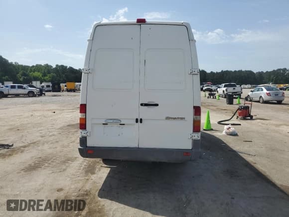 ✅ 2006 Freightliner Sprinter • VIN: WDYPD744965964511 • Lot: 57107925. Listed on Copart with 313,895 mi. Free auction sales archive from the USA and detailed vehicle history report at DreamBid. Image 6.