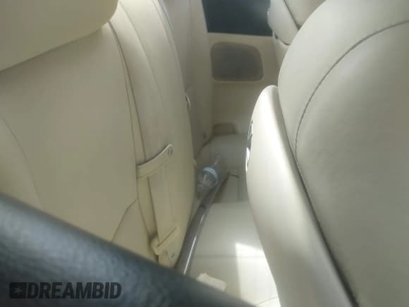 ✅ 2004 Lexus SC 430 • VIN: JTHFN48Y840057144 • Lot: 42276706. Wystawiony na IAAI z przebiegiem 226 478 mil. Bezpłatny archiwum sprzedaży aukcyjnych z USA i szczegółowy raport historii pojazdu na DreamBid. Zdjęcie 8.