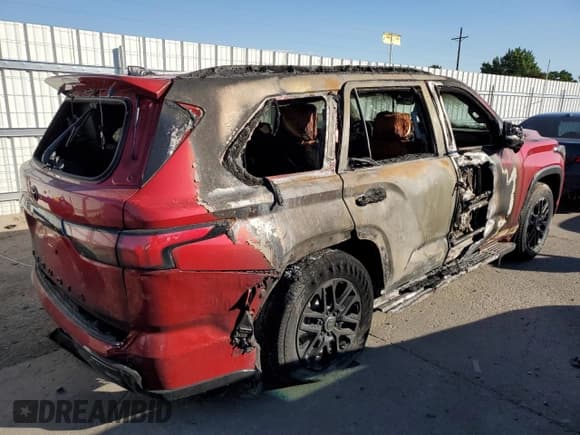 ✅ 2024 Toyota Sequoia SR5 • VIN: 7SVAAABA2RX039793 • Лот: 62465524. Опубликован ранее на Copart с пробегом Не указан. Бесплатный доступ к архиву аукционных продаж из США и подробный отчёт об истории автомобиля на DreamBid. Изображение 3.