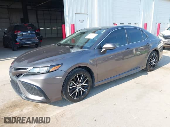 2021 Toyota Camry SE with VIN 4T1G11BK6MU029724, listed as a IAAI auction lot 42686894 with 92,496 mi miles and . Bid and sale history available at DreamBid. Image 2.