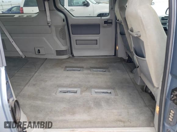 ✅ 2005 Ford Freestar SE • VIN: 2FMZA51615BA67146 • Lot: 71000634. Wystawiony na Copart z przebiegiem 84 096 mil. Bezpłatny archiwum sprzedaży aukcyjnych z USA i szczegółowy raport historii pojazdu na DreamBid. Zdjęcie 11.