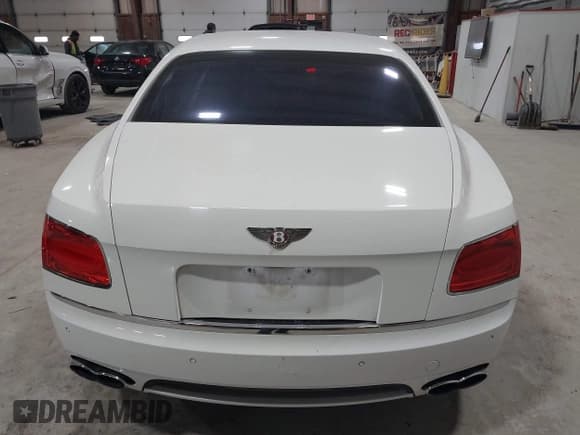 ✅ 2015 Bentley Flying Spur V8 • VIN: SCBET9ZA9F8049207 • Lot: 41959074. Wystawiony na IAAI z przebiegiem 85 839 mil. Bezpłatny archiwum sprzedaży aukcyjnych z USA i szczegółowy raport historii pojazdu na DreamBid. Zdjęcie 17.