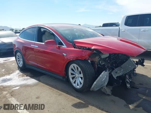 ✅ 2020 Tesla Model X Long Range • VIN: 5YJXCAE2XLF300141 • Lot: 43589168. Wystawiony na IAAI z przebiegiem Nie podano. Bezpłatny archiwum sprzedaży aukcyjnych z USA i szczegółowy raport historii pojazdu na DreamBid. Zdjęcie 1.