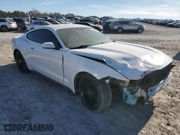 ✅ 2015 Ford Mustang V6 • VIN: 1FA6P8AM5F5394490 • Lot: 92239705. Wystawiony na Copart z przebiegiem 122 109 mil. Bezpłatny archiwum sprzedaży aukcyjnych z USA i szczegółowy raport historii pojazdu na DreamBid. Zdjęcie 4.