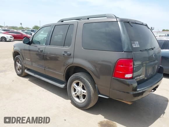 ✅ 2005 Ford Explorer XLT • VIN: 1FMZU63K45UB21038 • Lot: 42875047. Wystawiony na IAAI z przebiegiem 221 901 mil. Bezpłatny archiwum sprzedaży aukcyjnych z USA i szczegółowy raport historii pojazdu na DreamBid. Zdjęcie 3.
